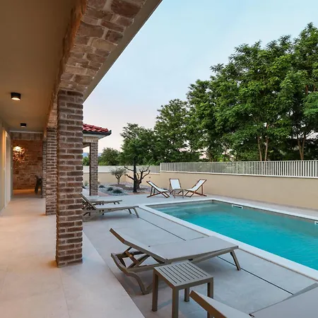 New Bombovi Dvori With Pool, Gym & Sauna Villa Privlaka (Zadar)