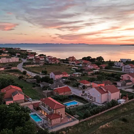 New Bombovi Dvori With Pool, Gym & Sauna Villa *