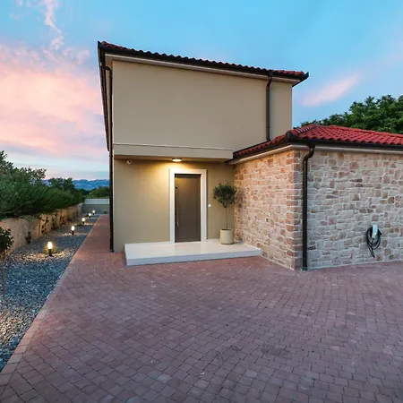 New Bombovi Dvori With Pool, Gym & Sauna Villa *