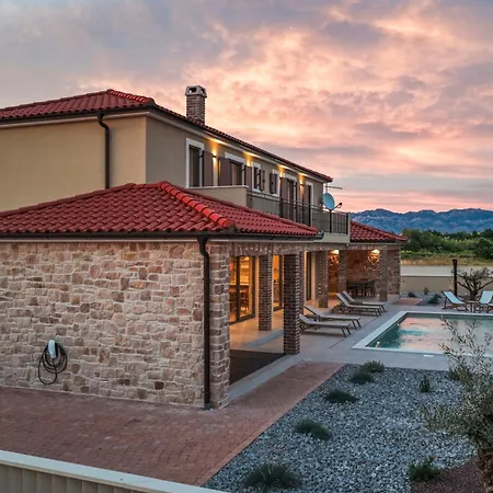 New Bombovi Dvori With Pool, Gym & Sauna Villa