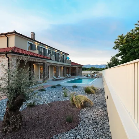 Villa New Bombovi Dvori With Pool, Gym & Sauna *