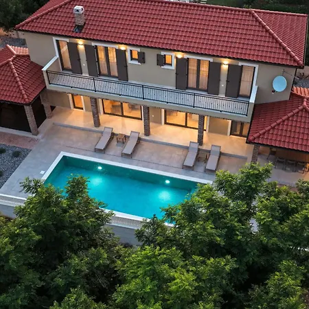 New Bombovi Dvori With Pool, Gym & Sauna