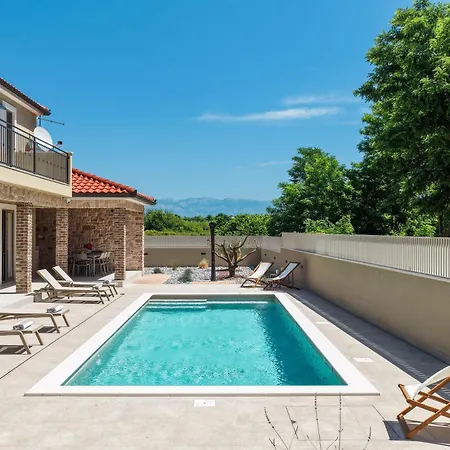 Villa New Bombovi Dvori With Pool, Gym & Sauna