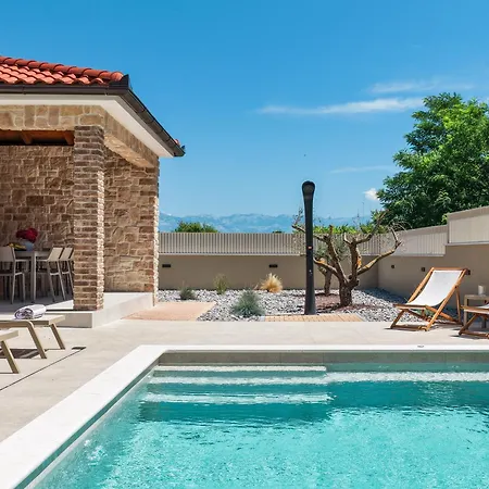 Villa New Bombovi Dvori With Pool, Gym & Sauna Privlaka (Zadar)