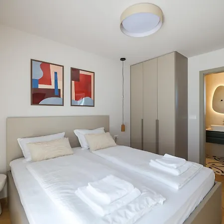 New Bombovi Dvori With Pool, Gym & Sauna *