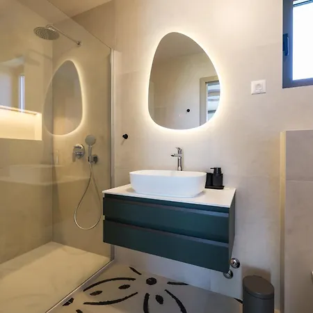 New Bombovi Dvori With Pool, Gym & Sauna