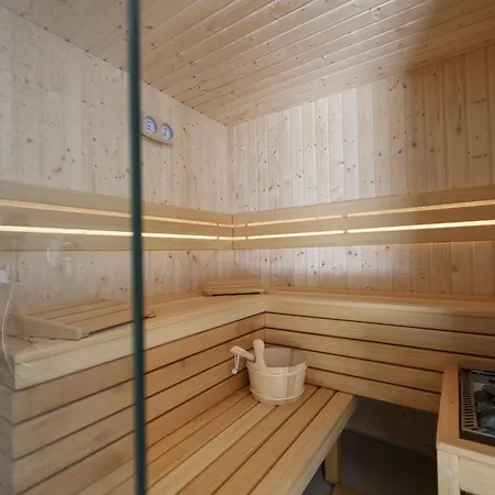 New Bombovi Dvori With Pool, Gym & Sauna *