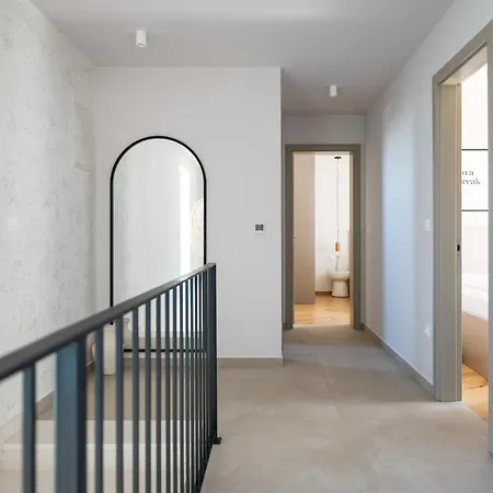 New Bombovi Dvori With Pool, Gym & Sauna Villa
