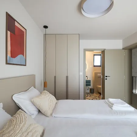New Bombovi Dvori With Pool, Gym & Sauna Villa