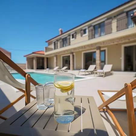 Villa New Bombovi Dvori With Pool, Gym & Sauna
